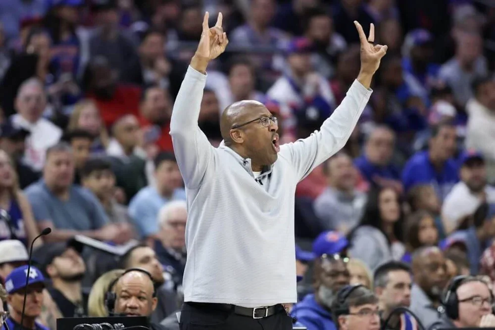 Knicks coach Mike Brown calls out a play against the 76ers in Game 4.